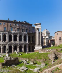 Rom, Italien. Theater des Marcellus und Tempel des Apollo